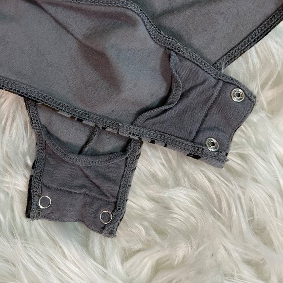 Like New! ✵☽Free People☾✵ Vintage V-Neck Black Gray VNTG Army Bodysuit | Small - Picture 9 of 13